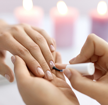 Soins des ongles dans votre institut de beauté à Estrées-Saint-Denis (Moyvillers)